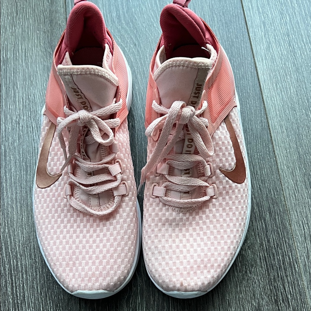 Nike Women's Light Pink Sneakers